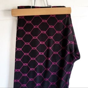 EUC LuLaRoe TC Leggings - Black & Fuchsia Knots